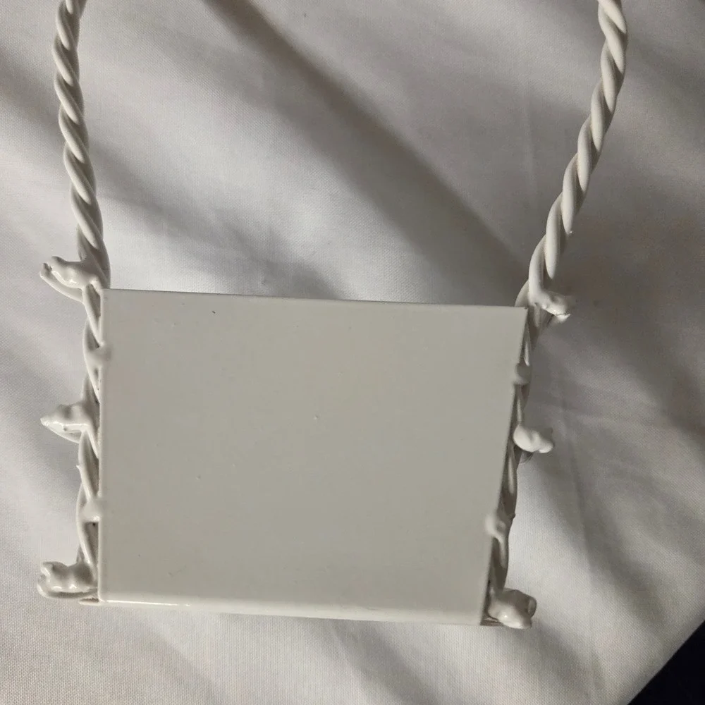 White Metal Wire‎ Wall Hanging Basket Trinket Shelf Coquette Decor